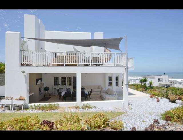 4 BEDROOM HOUSE FOR SALE IN PEARL BAY